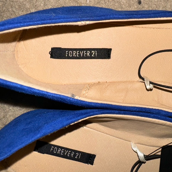 FOREVER 21. BLUE FLAT POINTED TOE. SIZE 8.5 NWT. - Picture 3 of 3